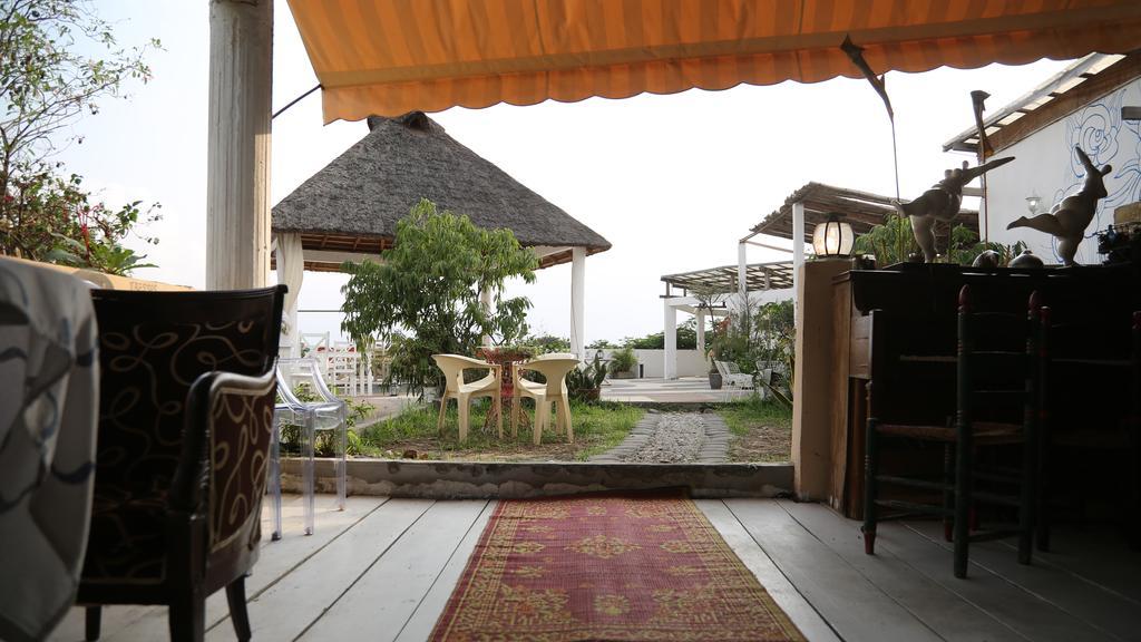 Bushman Cafe Hotel Абіджан Екстер'єр фото